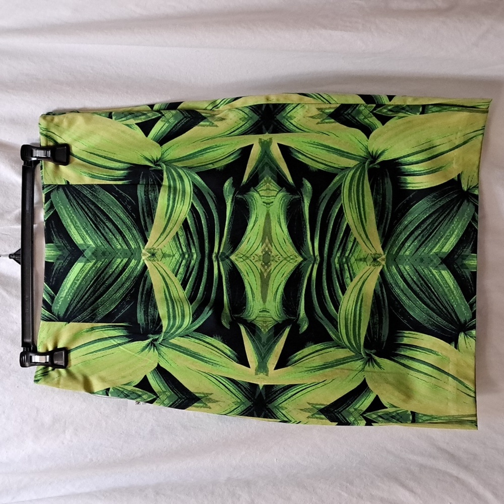 NWT Worthington Womens Skirt Blk, Green, Yellow Tropical Print Sz 8